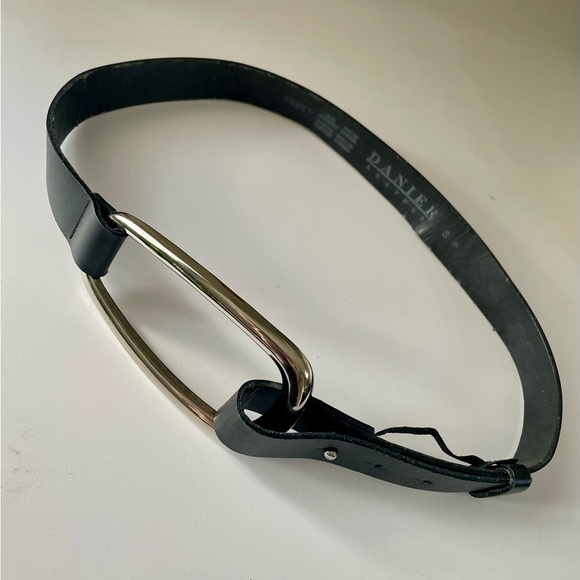 Danier Black leather Belt with Silver Oval buckle, 31-33” - Picture 1 of 5